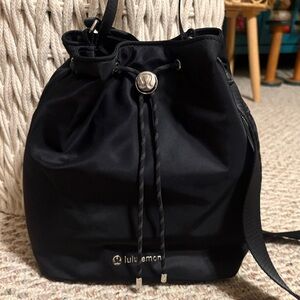 Lululemon Drawstring Bucket Crossbody Bag 5L